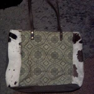 Myra Tote